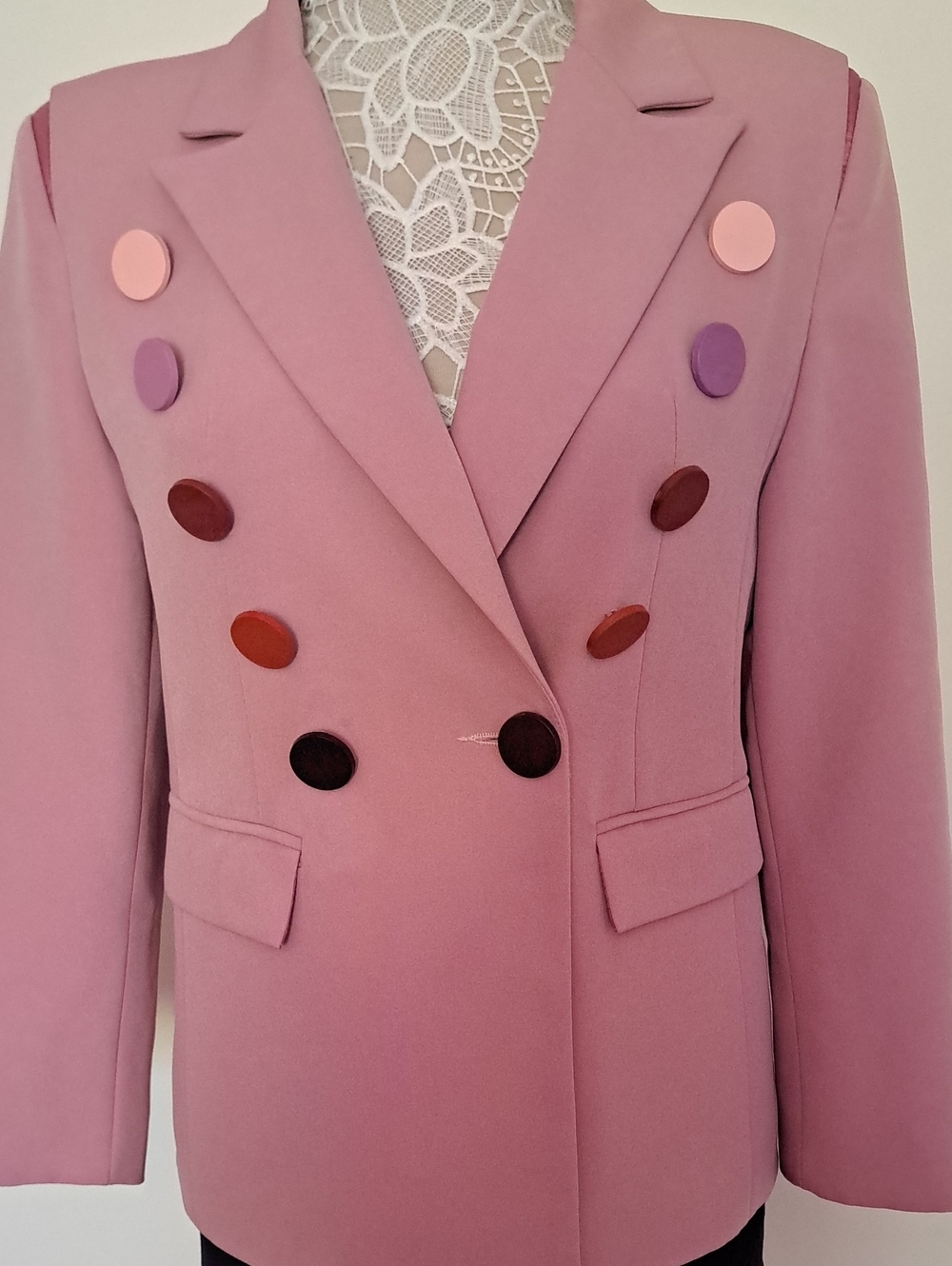 Tailored Pink Double-Breasted Blazer with Decorative Buttons - Picture 5 of 12